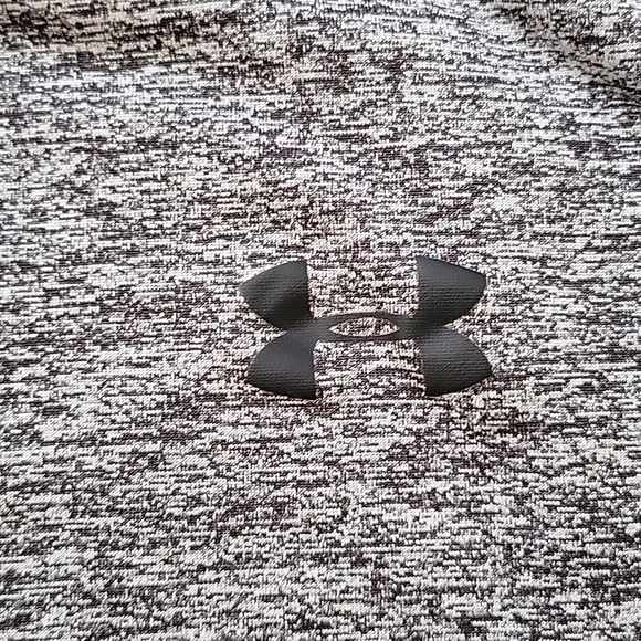 Under Armour, Men's Large, Athletic Shirt, Moisture Wicking Material - Picture 4 of 6
